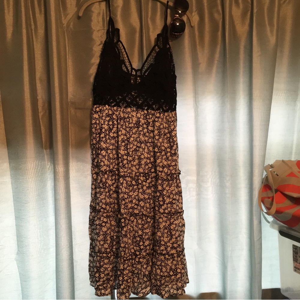 Cupshe coverup maxi dress. *NWOT *size small.Black&white floral pattern.